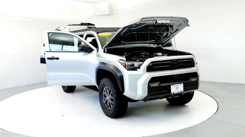 Certified 2025 Toyota 4Runner SR5 AWD/4WD image 9