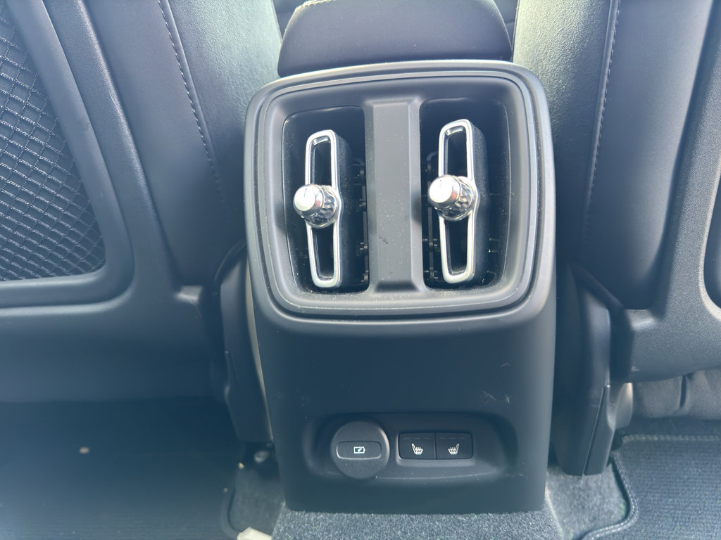 Used 2023 Volvo C40 P8 Recharge Ultimate image 20