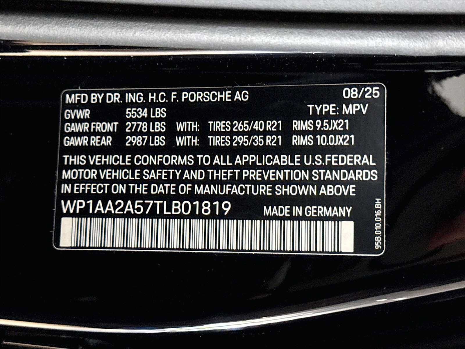 Used 2026 Porsche Macan AWD/4WD image 36
