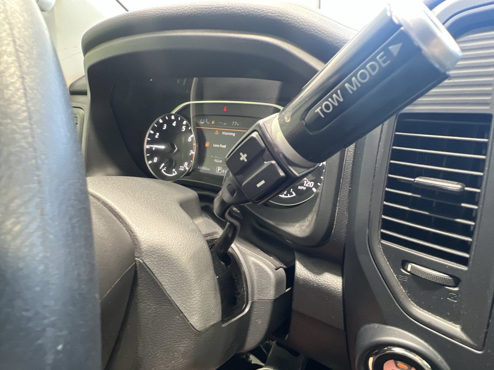 Used 2024 Nissan Titan SV AWD/4WD image 19