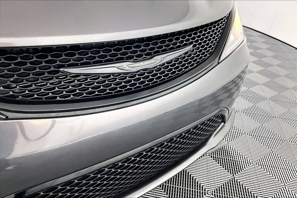 Used 2020 Chrysler Pacifica Touring w/ S Appearance Package FWD image 31