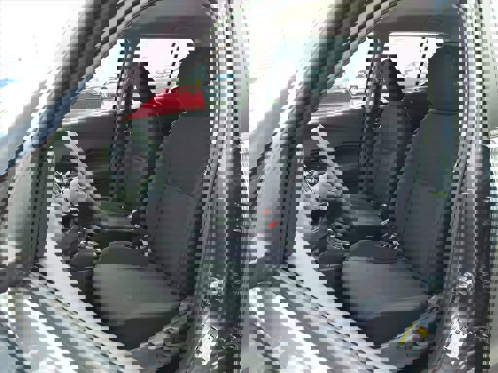 New 2025 Nissan Kicks Play S image 5