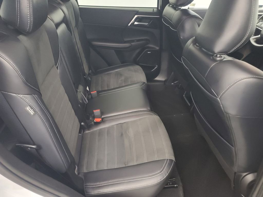 Used 2025 Mitsubishi Outlander SE AWD/4WD image 16