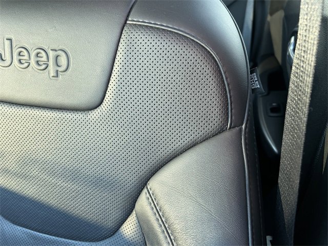 Certified 2021 Jeep Cherokee Latitude Lux w/ Comfort/Convenience Group image 13