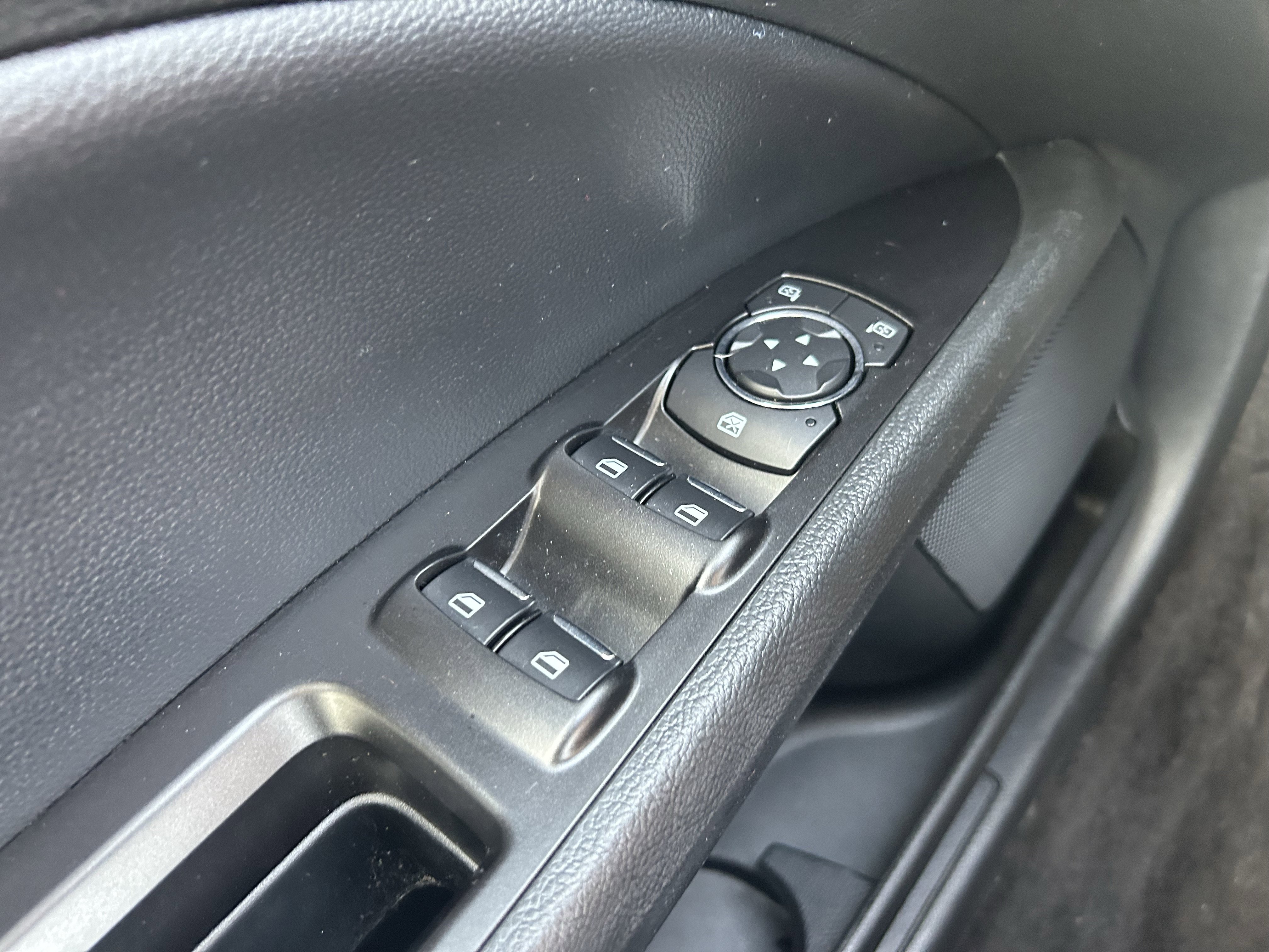 Used 2017 Ford Fusion SE w/ Fusion SE Technology Package image 20