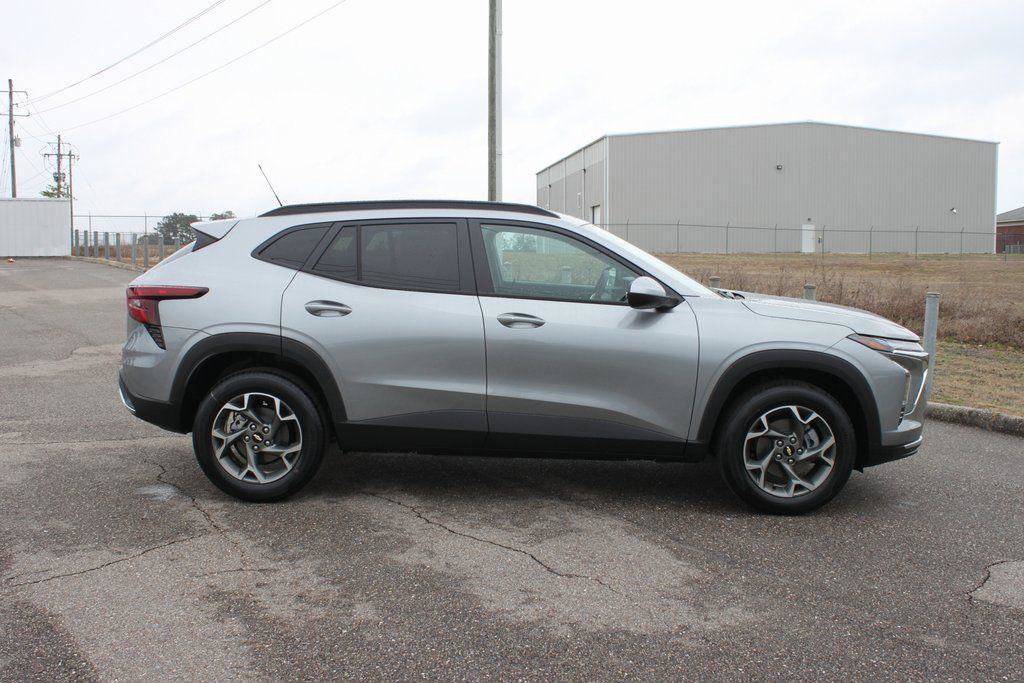 New 2026 Chevrolet Trax LT w/ Driver Confidence Package image 17