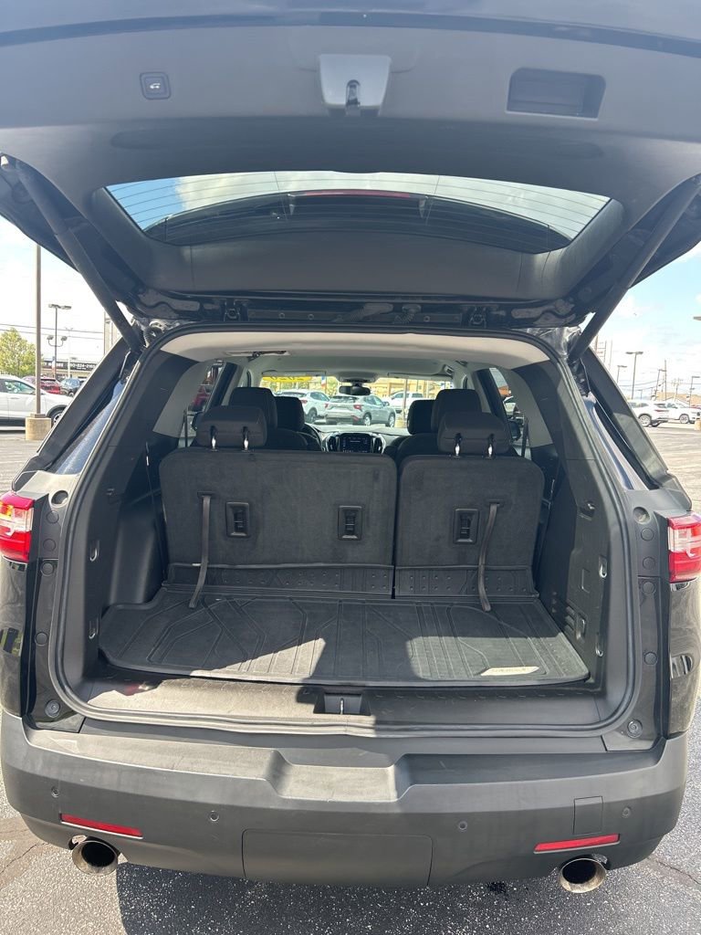 Used 2020 Chevrolet Traverse LT FWD image 13