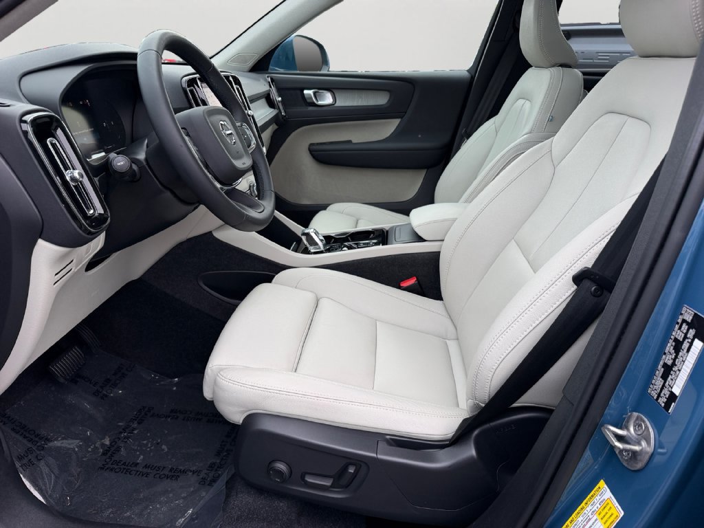 Certified 2024 Volvo XC40 B5 Plus w/ Climate Package AWD/4WD image 16