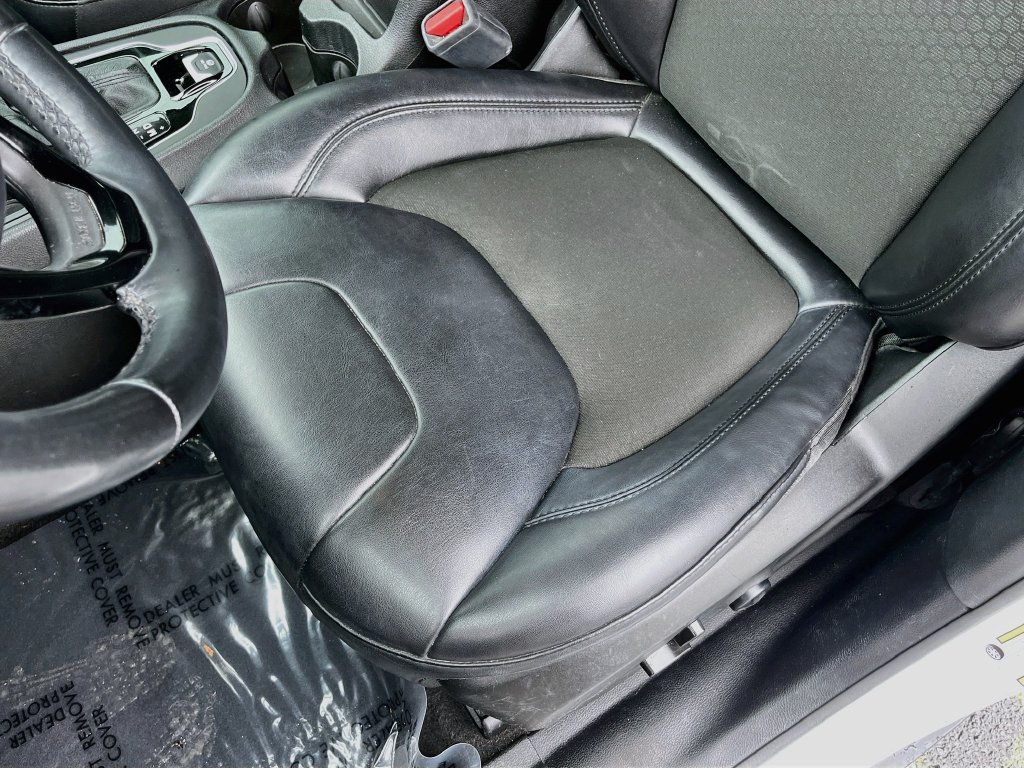 Used 2021 Jeep Cherokee Latitude Plus FWD image 18