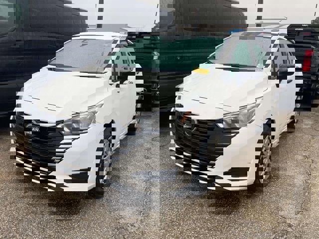 Used 2023 Nissan Versa S image 3