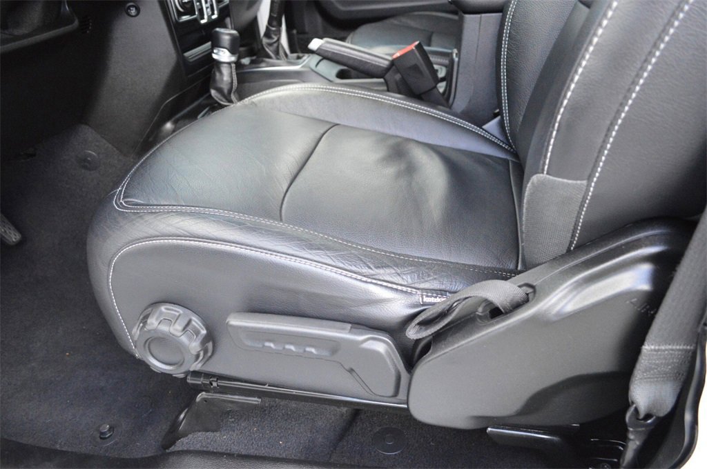 Used 2020 Jeep Wrangler Unlimited Sahara image 12