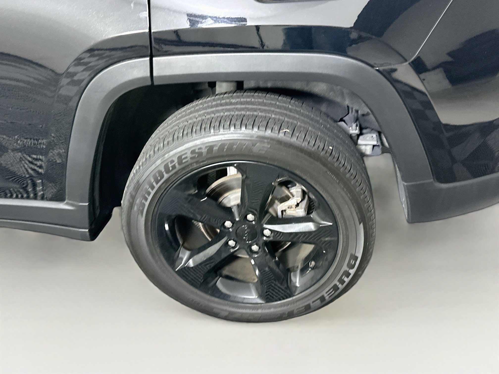 Used 2023 Jeep Grand Cherokee Altitude RWD image 11