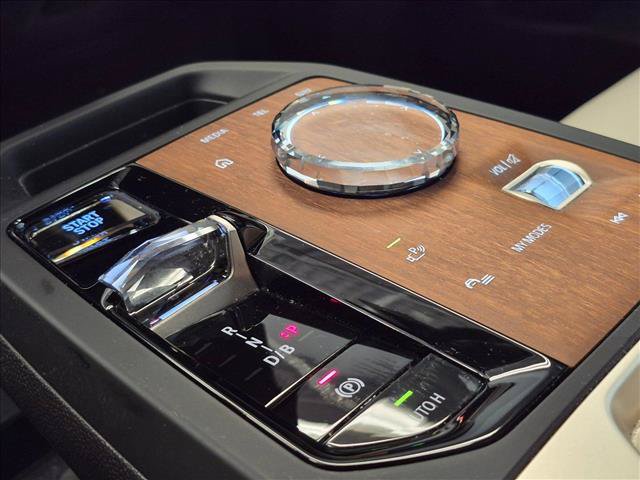 Used 2024 BMW iX xDrive50 w/ Premium Package AWD/4WD image 9