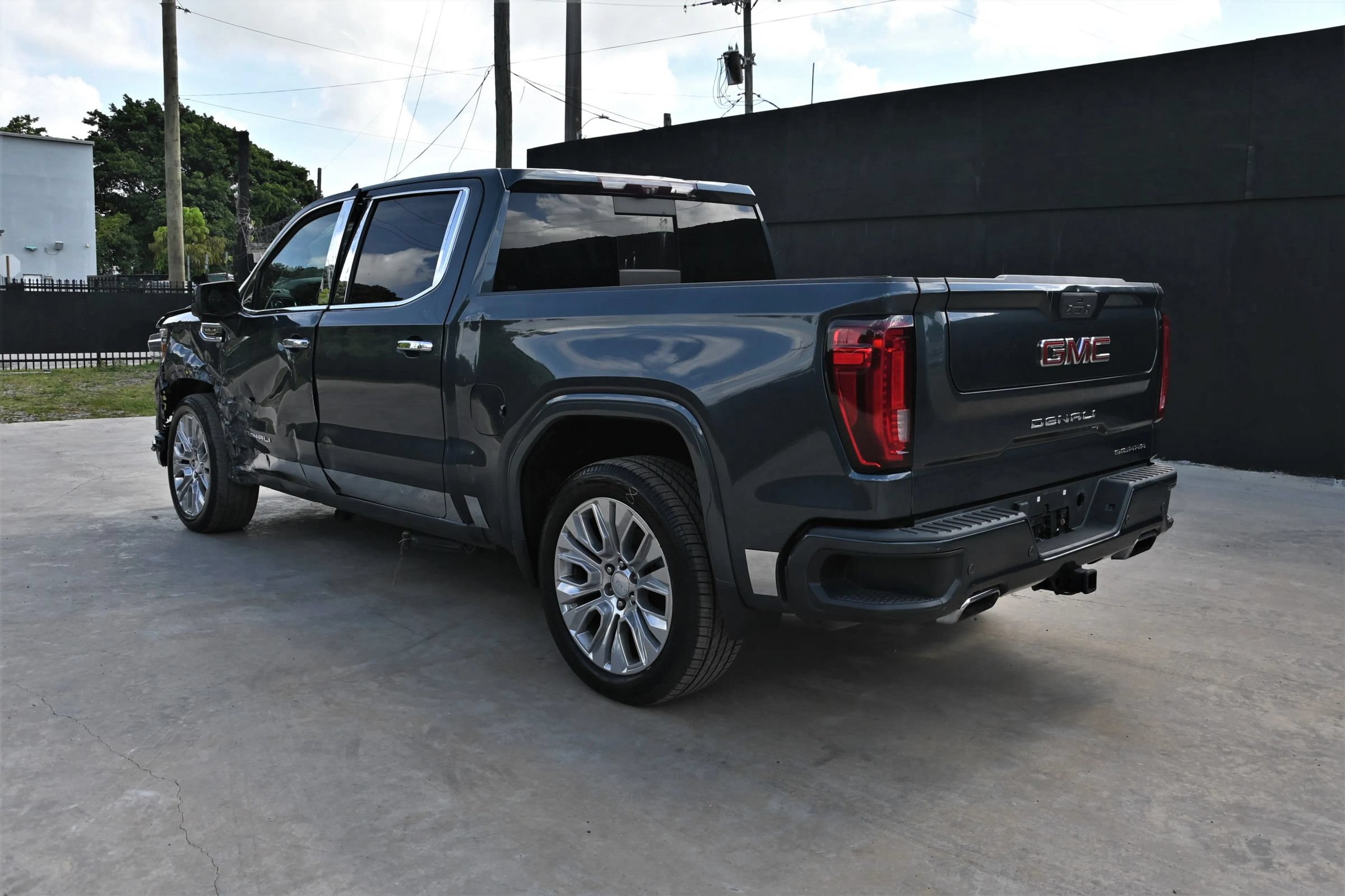 Used 2020 GMC Sierra 1500 Denali w/ Denali Ultimate Package AWD/4WD image 3