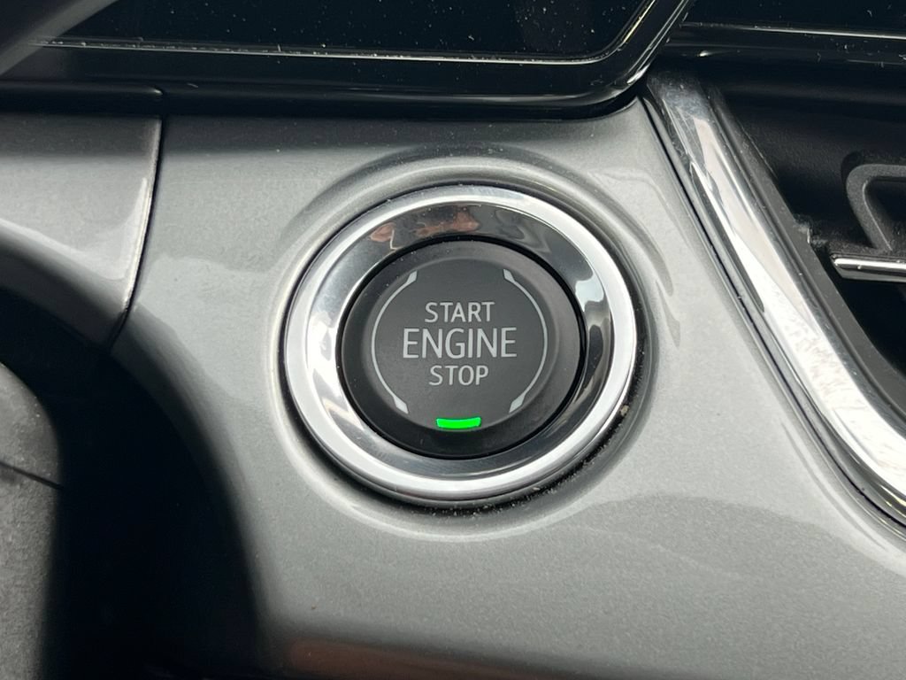Used 2025 Chevrolet Trax LT w/ LT Convenience Package FWD image 24