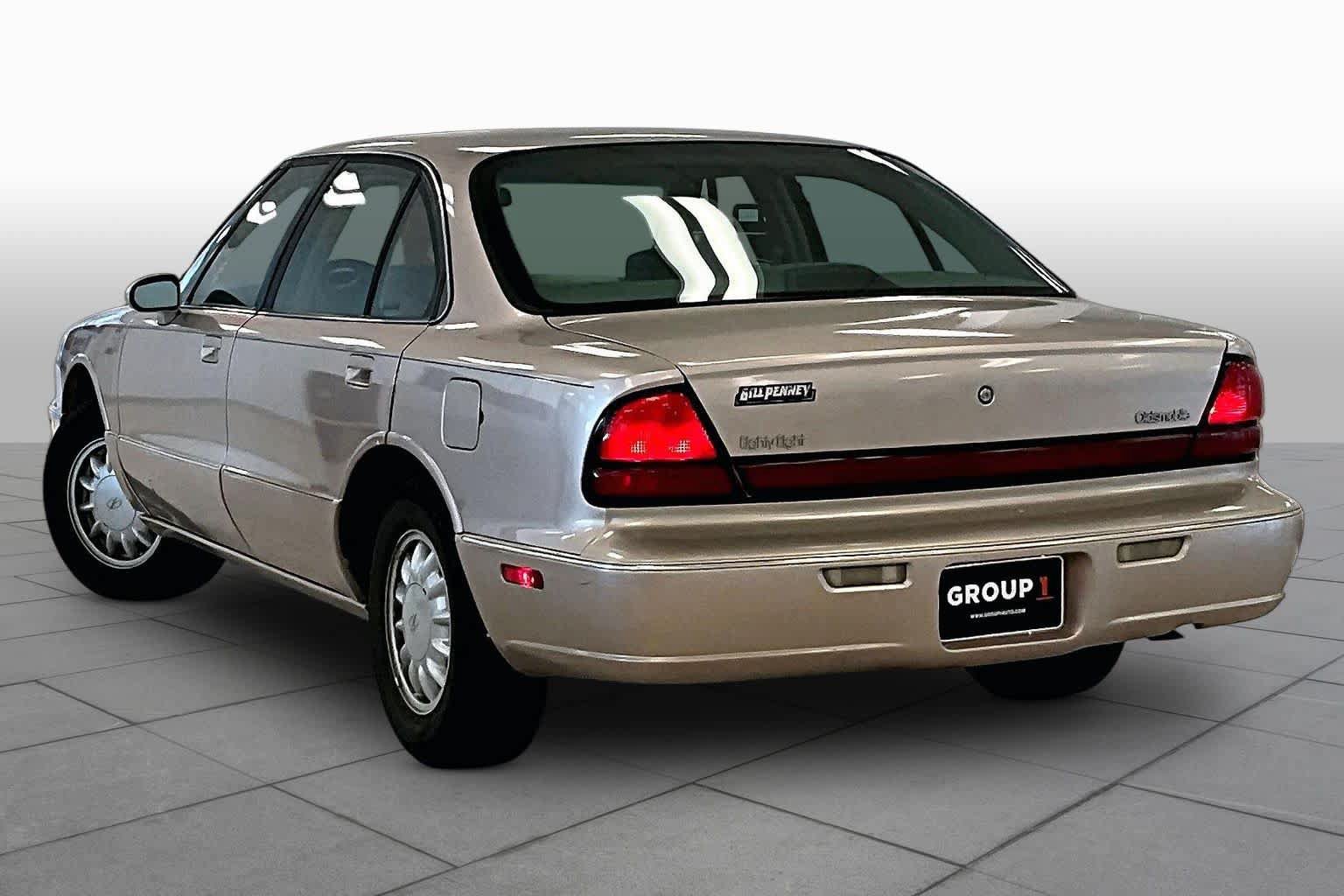 Used 1999 Oldsmobile 88 FWD image 11