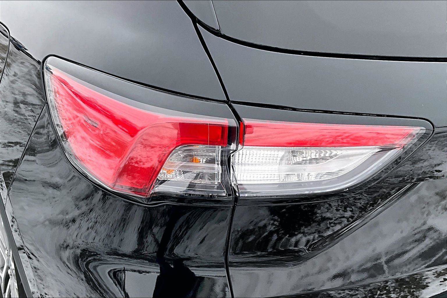 Used 2022 Ford Escape SEL w/ Technology Package image 30