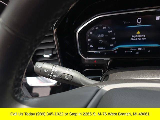 Used 2023 Chevrolet Silverado 1500 LT AWD/4WD image 17