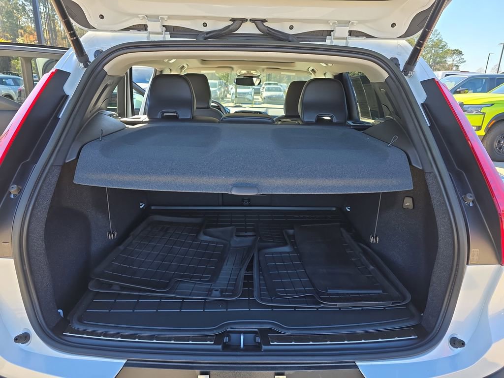 Used 2023 Volvo XC40 B5 Plus w/ Driver Assist Package image 15