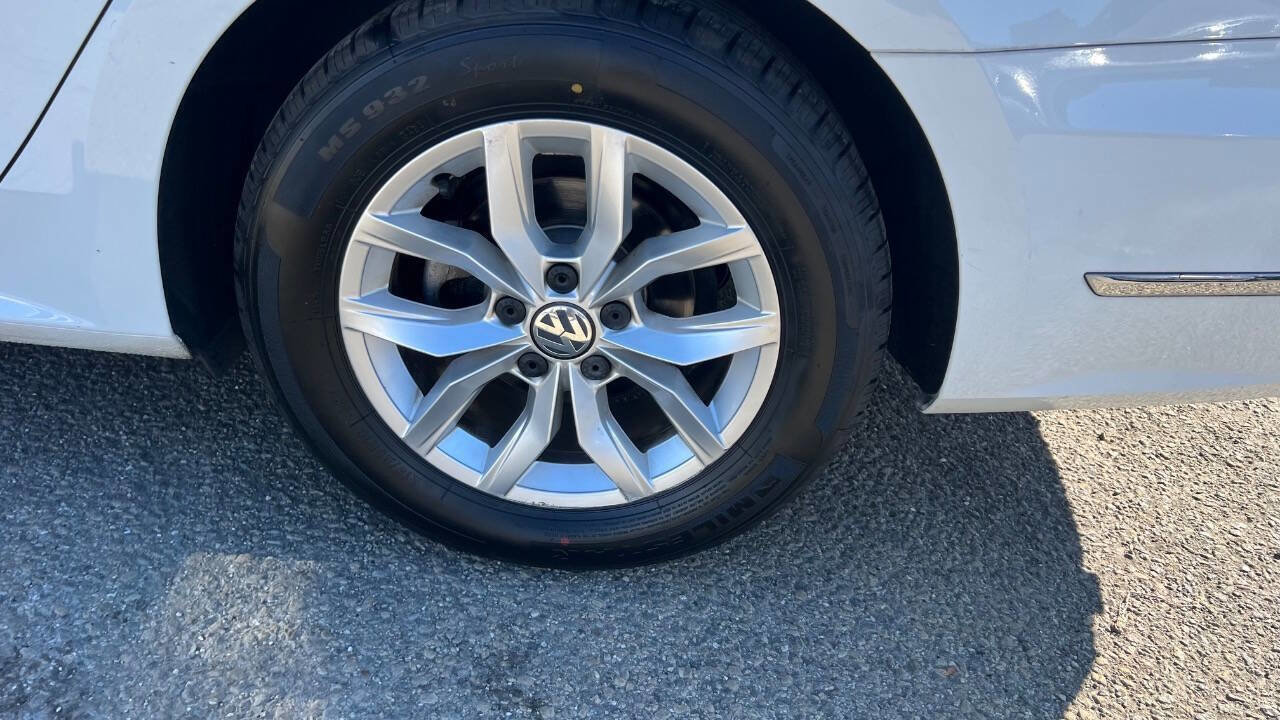 Used 2017 Volkswagen Passat 1.8T S image 28