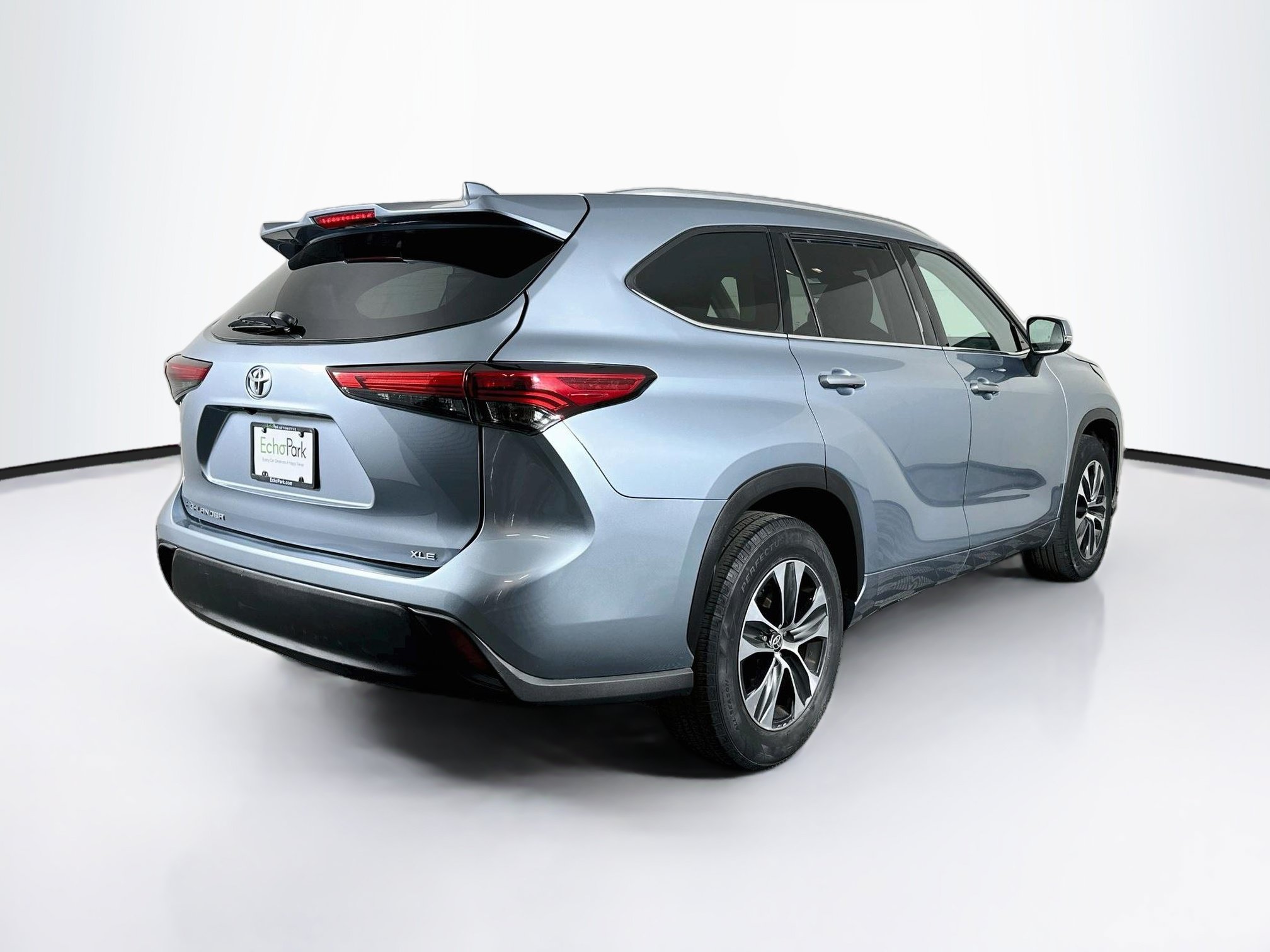 Used 2020 Toyota Highlander XLE FWD image 9