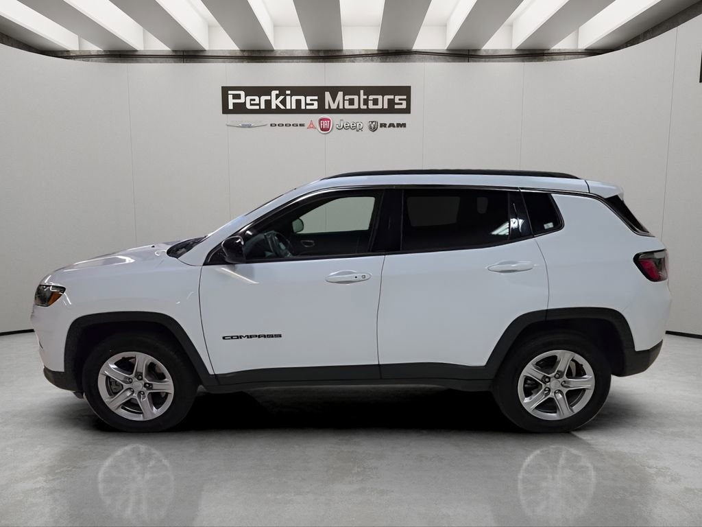 Used 2024 Jeep Compass Latitude image 2