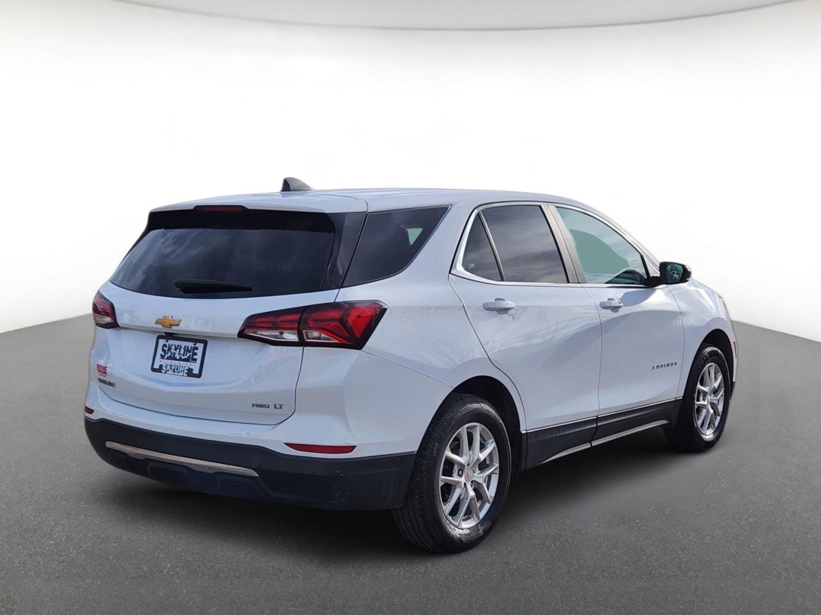 Used 2024 Chevrolet Equinox LT AWD/4WD image 3