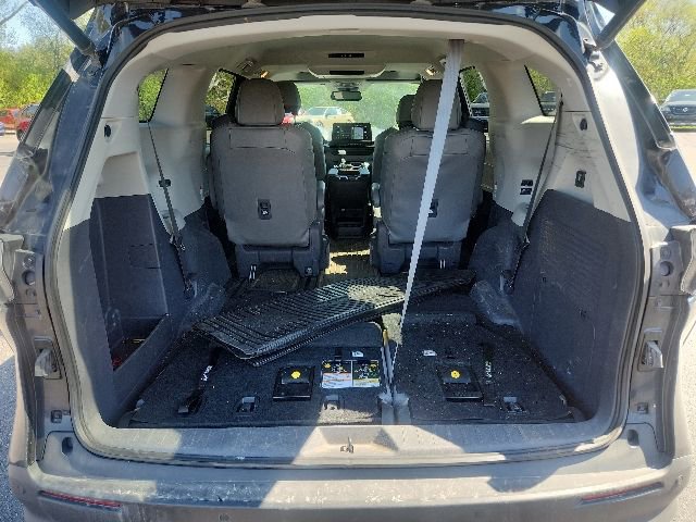 Used 2021 Toyota Sienna XLE w/ XLE Plus Package FWD image 11
