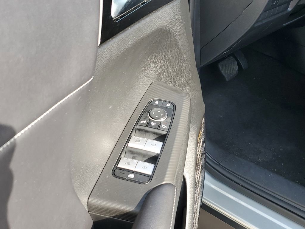 Used 2025 Mitsubishi Outlander SE image 18