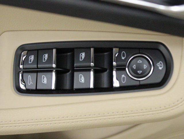 Used 2024 Porsche Macan AWD/4WD image 24