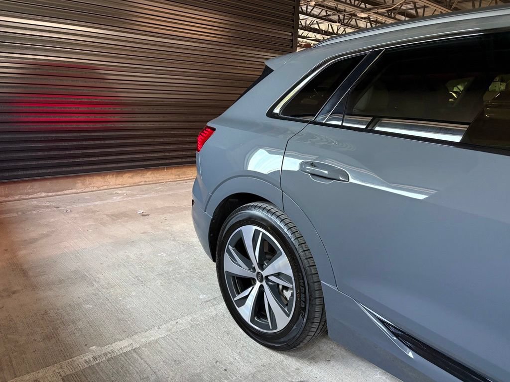 Used 2024 Audi Q8 e-tron Premium AWD/4WD image 10
