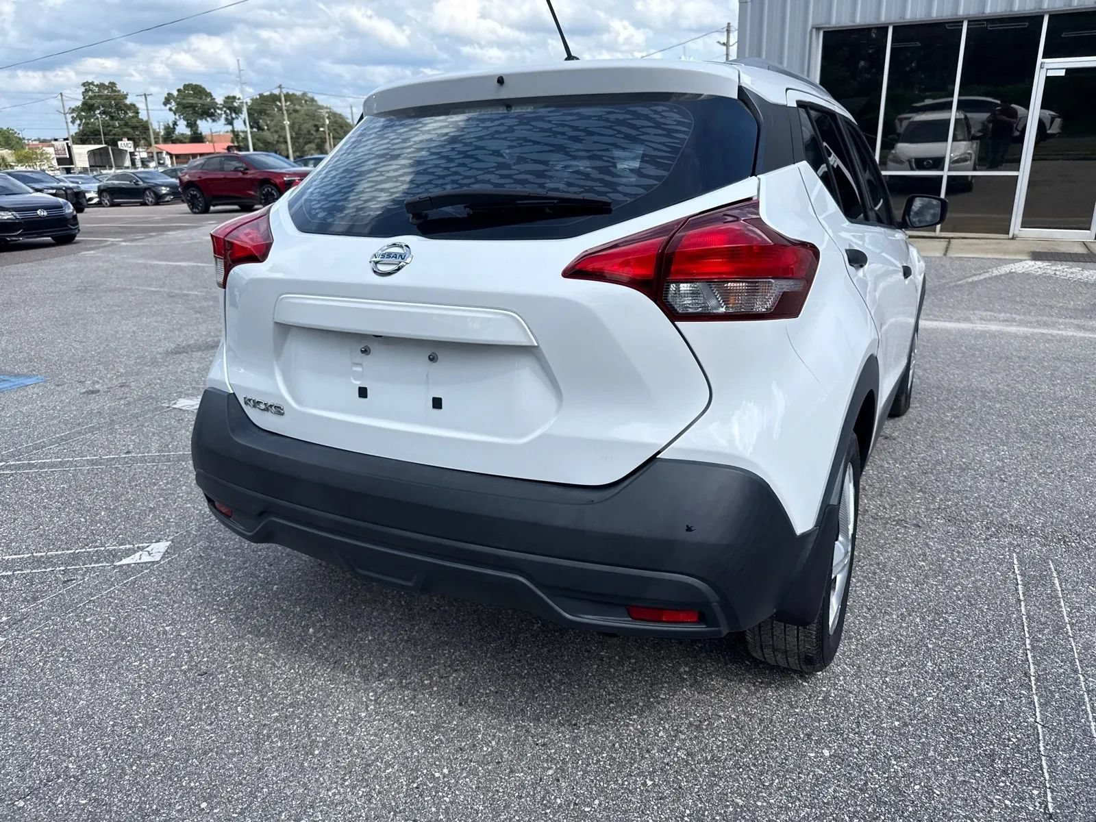 Used 2019 Nissan Kicks S FWD image 8