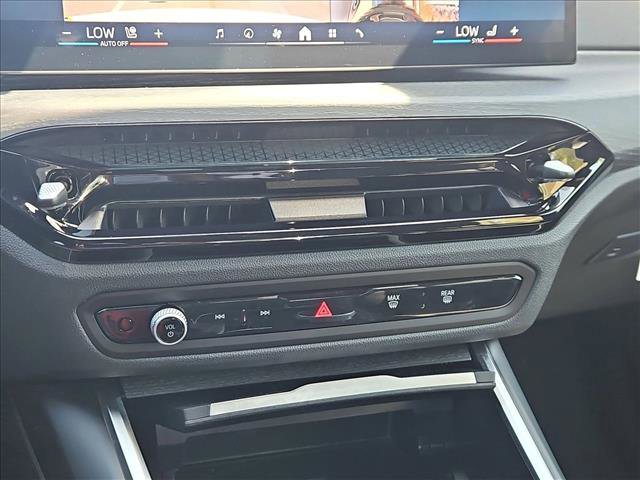 Used 2026 BMW 330i Sedan w/ Premium Package image 15