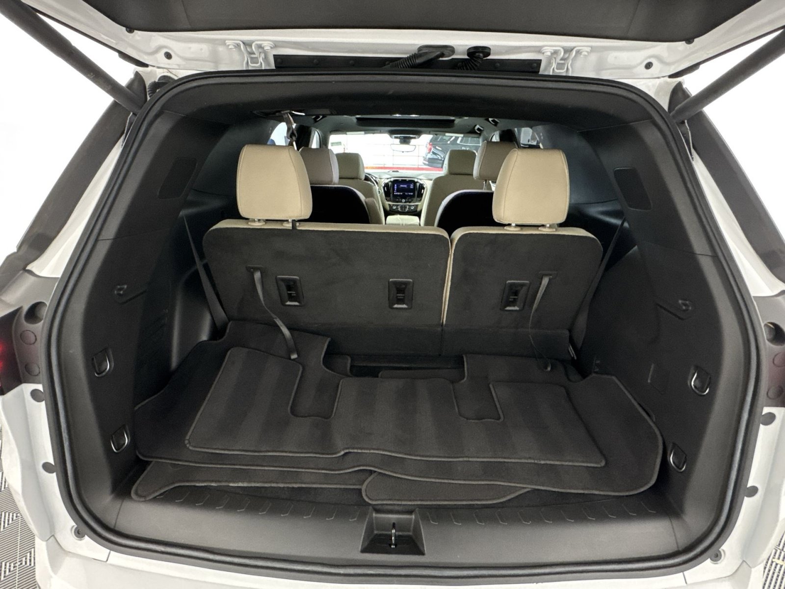 Used 2022 Chevrolet Traverse Premier AWD/4WD image 27