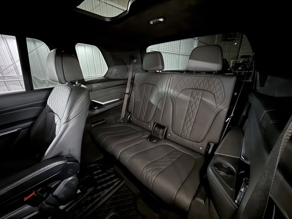 Used 2022 BMW X7 M50i image 25