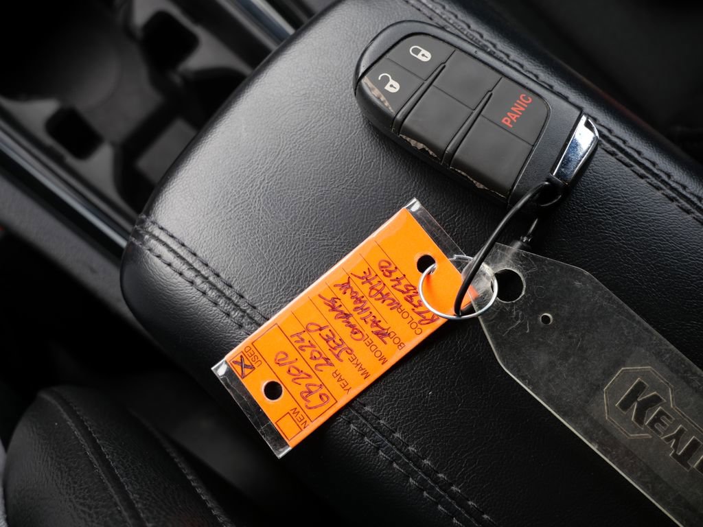 Used 2024 Jeep Compass Trailhawk image 32