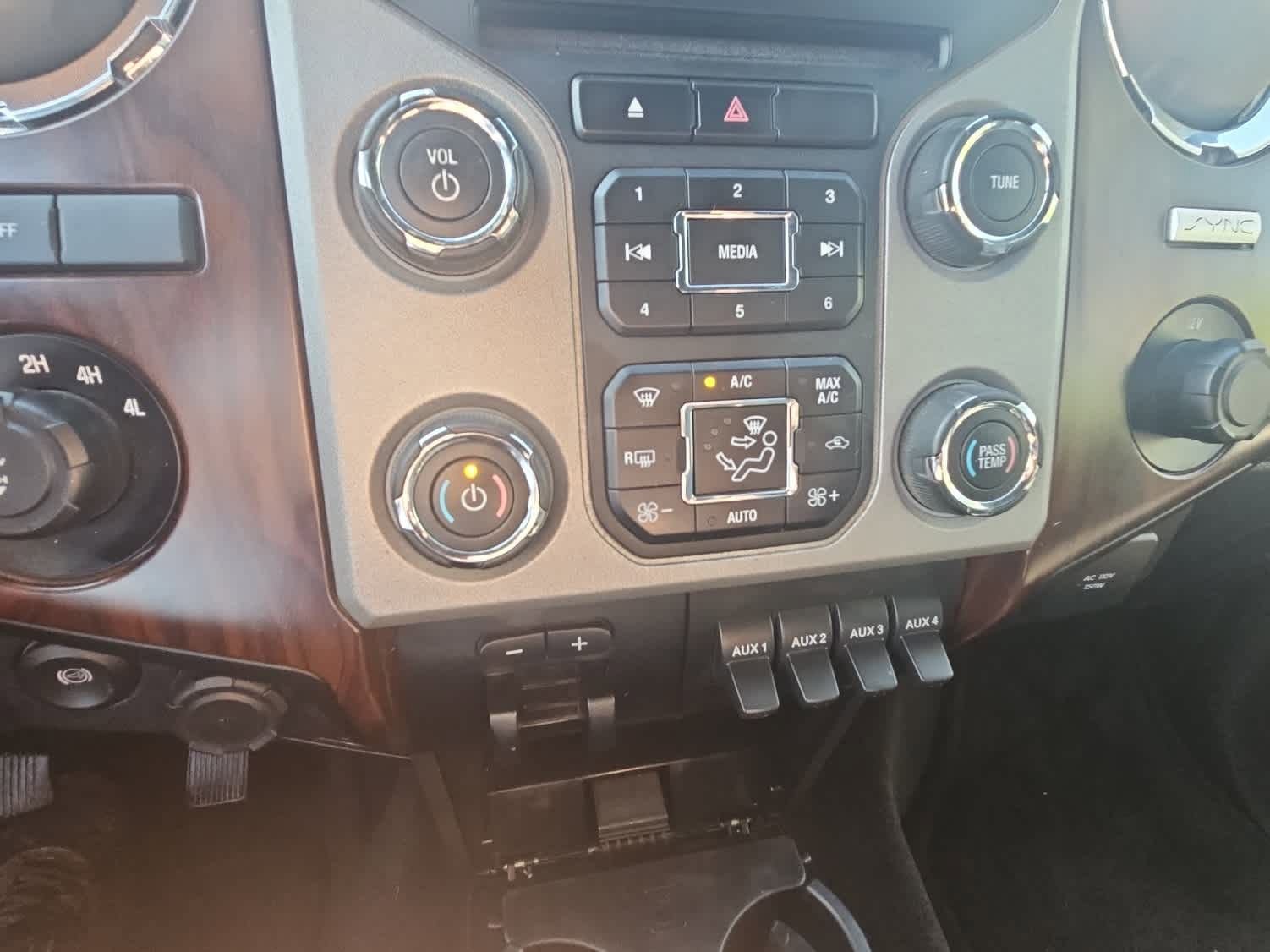 Used 2016 Ford F250 Lariat w/ Lariat Interior Package AWD/4WD image 17
