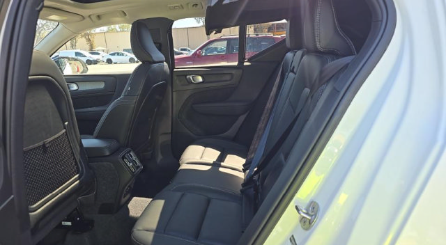 Used 2026 Volvo XC40 B5 Plus AWD/4WD image 9