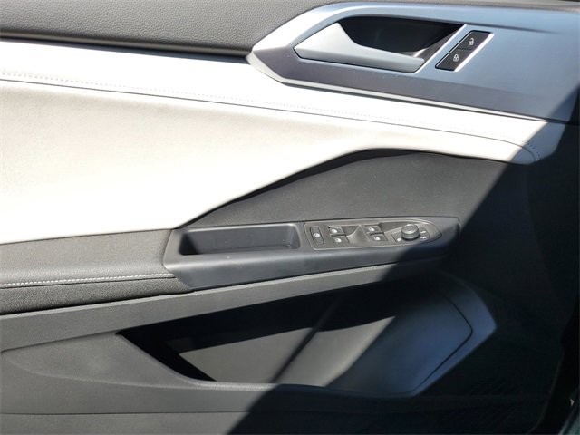 New 2025 Volkswagen Taos SE image 32