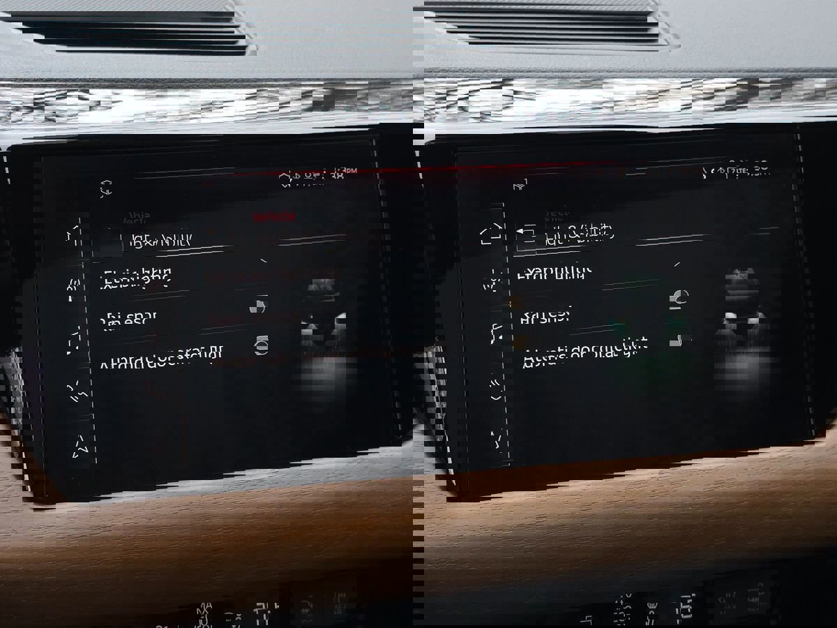 Used 2022 Audi e-tron GT Premium Plus image 39