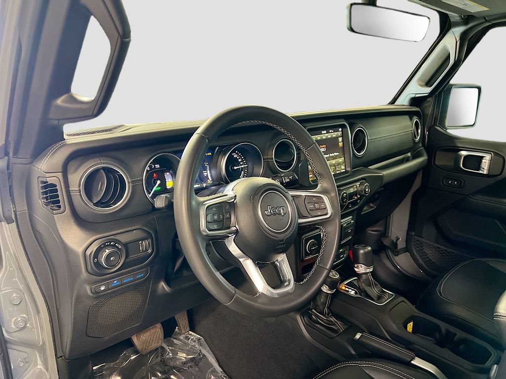 Used 2023 Jeep Wrangler Unlimited Sahara AWD/4WD image 9