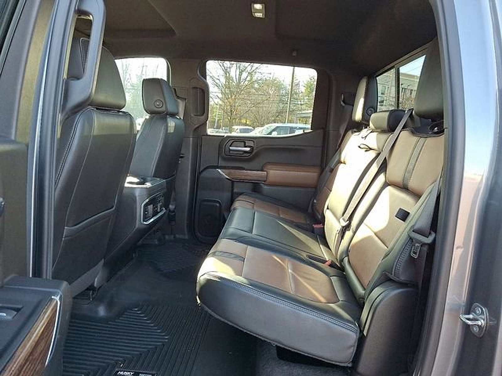 Used 2020 Chevrolet Silverado 1500 High Country w/ Technology Package image 10