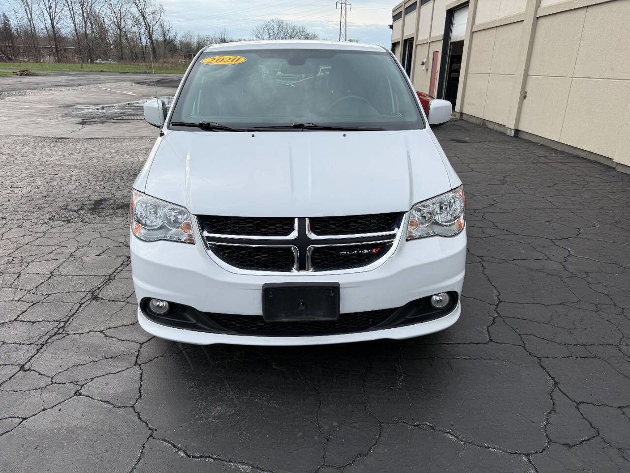 Used 2020 Dodge Grand Caravan SE FWD image 2