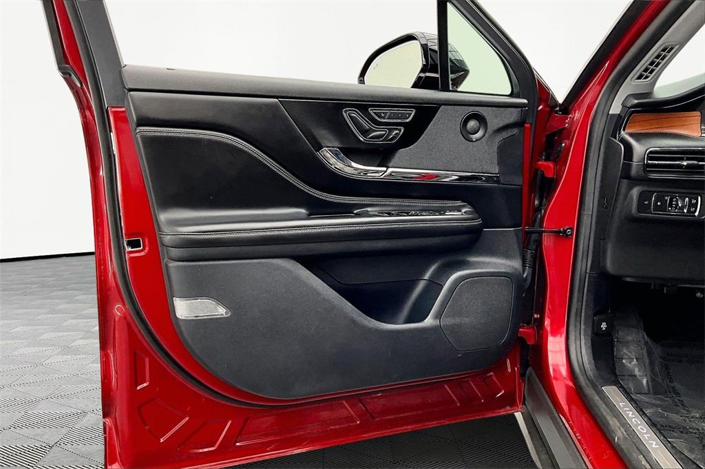 Used 2020 Lincoln Corsair Reserve w/ Equipment Group 202A image 23