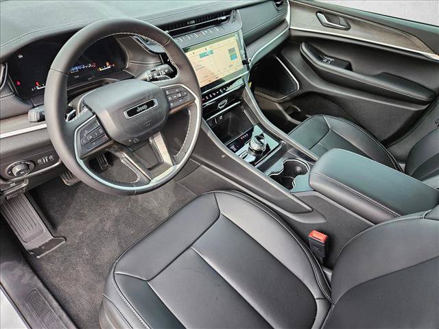 New 2026 Jeep Grand Cherokee Limited w/ Limited Altitude Package AWD/4WD image 3