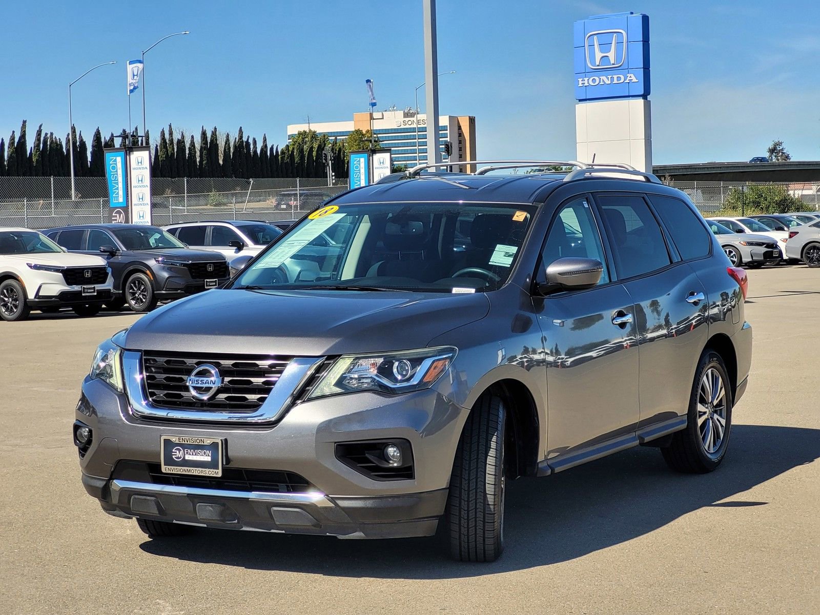 Used 2018 Nissan Pathfinder SV w/ SV Tech Package image 8