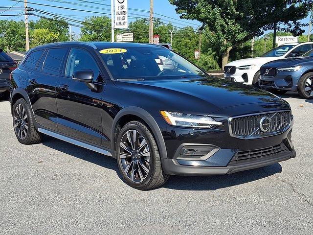 Certified 2024 Volvo V60 B5 Cross Country Ultimate w/ Protection Package Premier AWD/4WD video 1