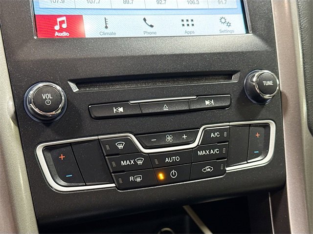 Used 2018 Ford Fusion SE w/ Fusion SE Technology Package image 15