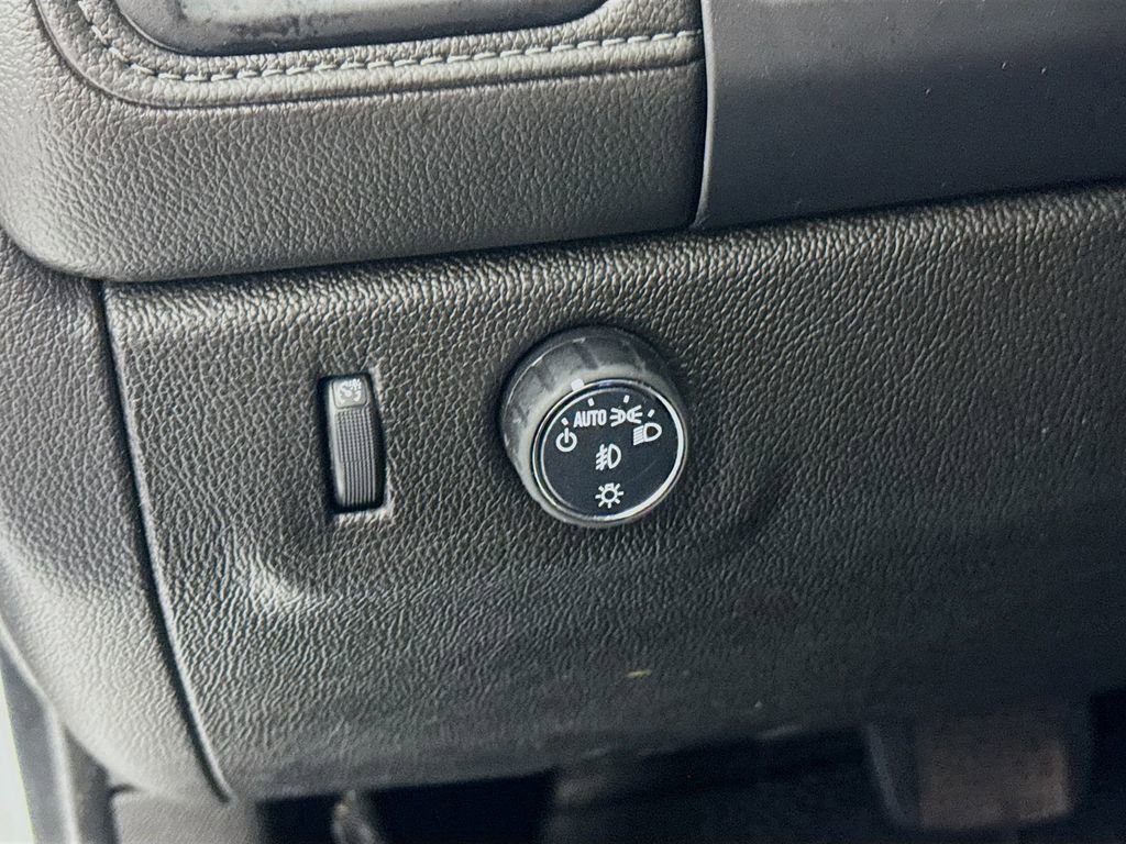 Used 2020 GMC Canyon SLE image 10