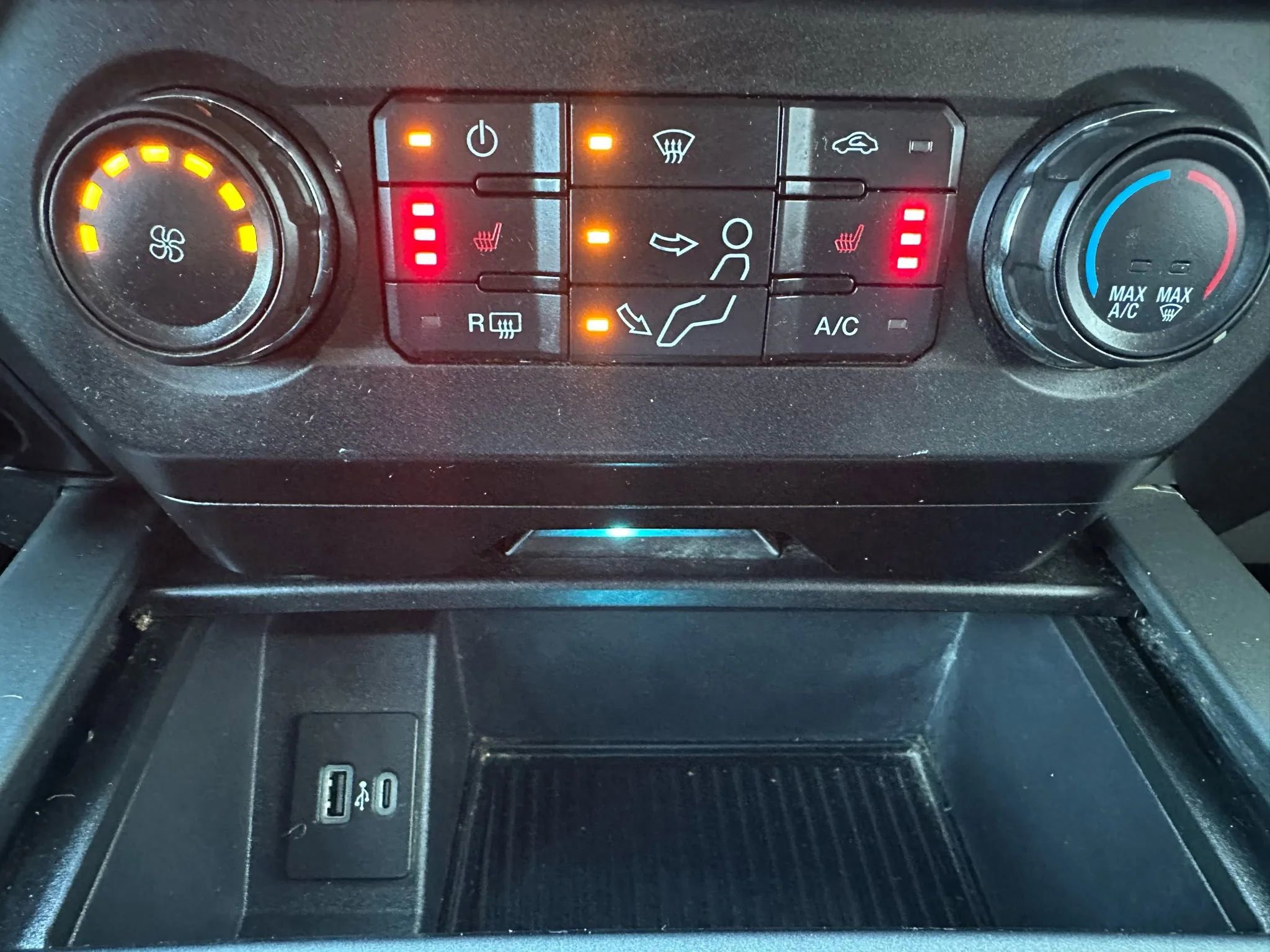 Used 2022 Ford F350 XLT w/ XLT Premium Package image 21